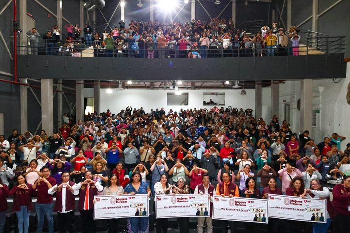 Tonantzin Fernández entrega 760 apoyos a mujeres de Cholula y anuncia espacios gratuitos para vender sus productos