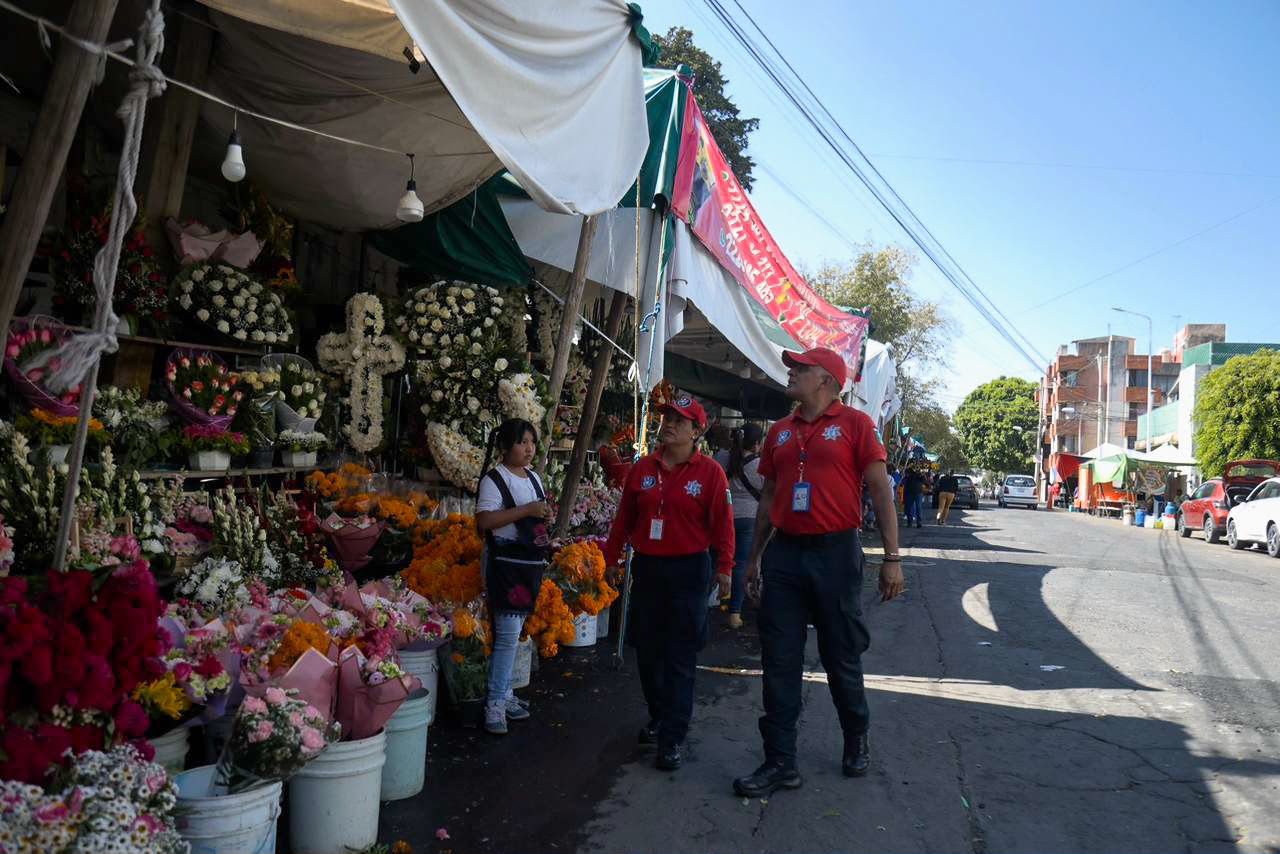 Puebla desplegará más de mil 350 policías por Día de Muertos; habrá vigilancia aérea y en panteones
