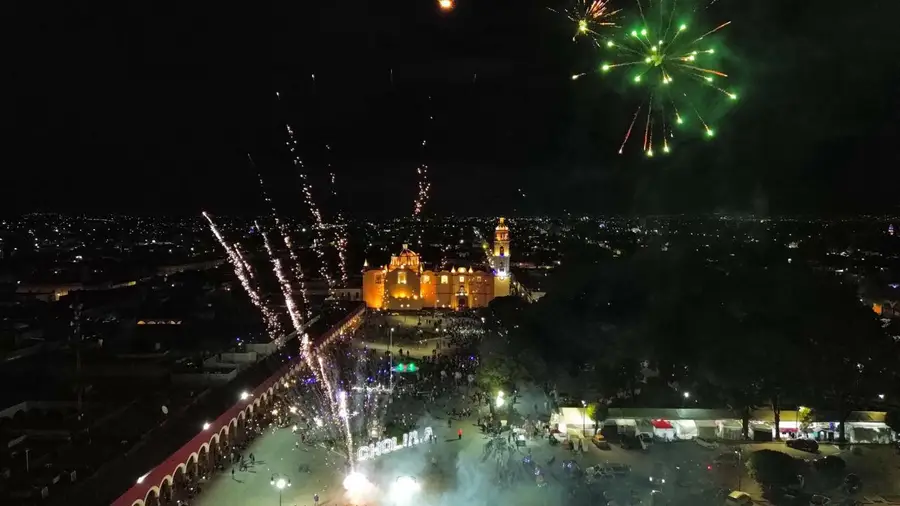Más de 10 mil personas llenan de color y tradición el Desfile de Animeros en San Pedro Cholula