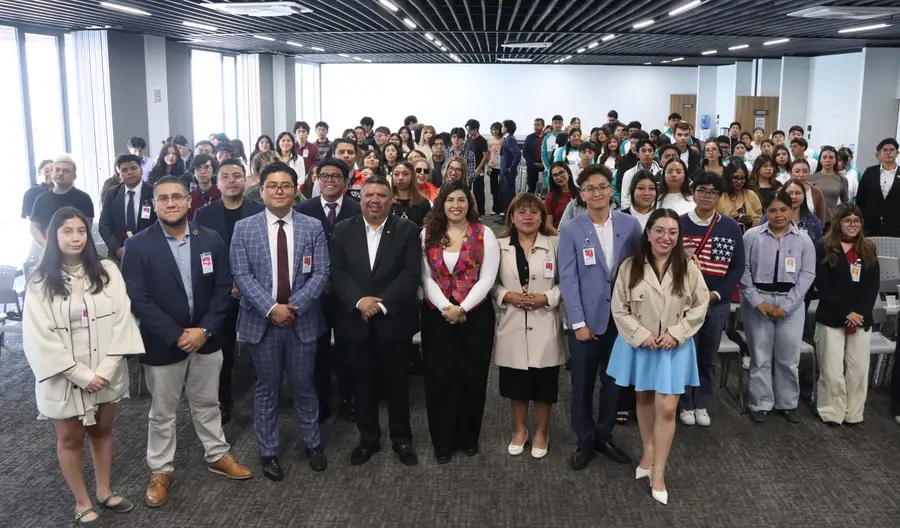 Jóvenes debaten sobre economía, política y emprendimiento en el Congreso de Puebla