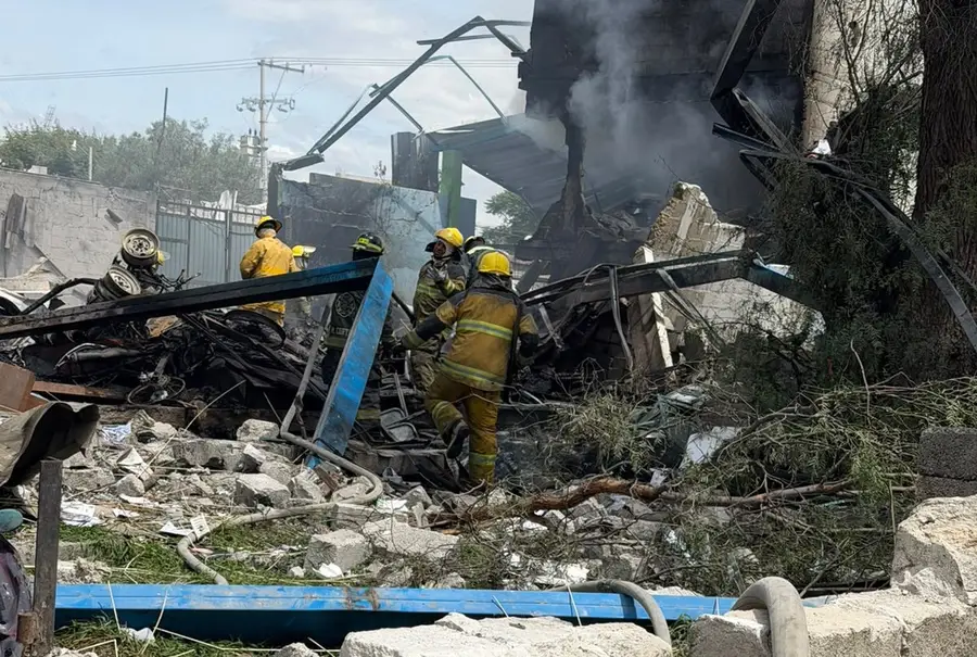 Explota presunto taller clandestino de pirotecnia en Zacaola; hay dos lesionados y tres viviendas dañadas